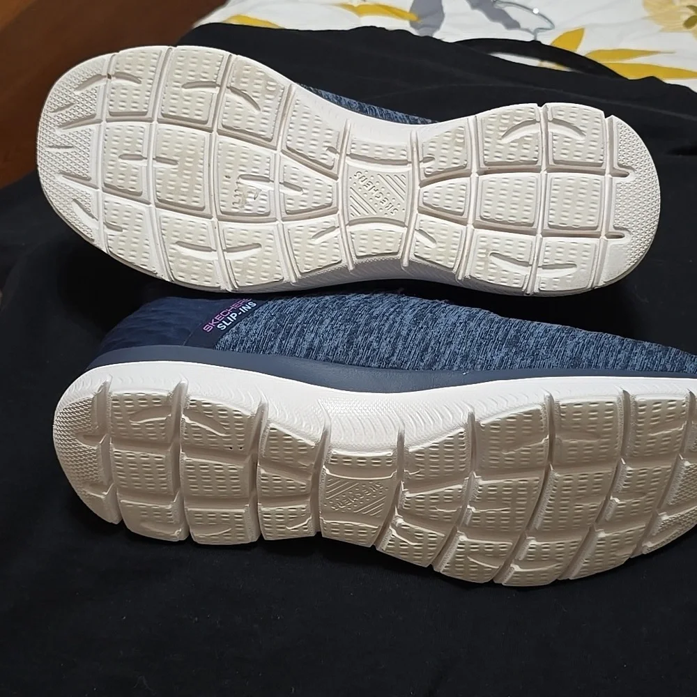 Skechers Summits Slip Ins.    9  WIDE FIT - Picture 4 of 4